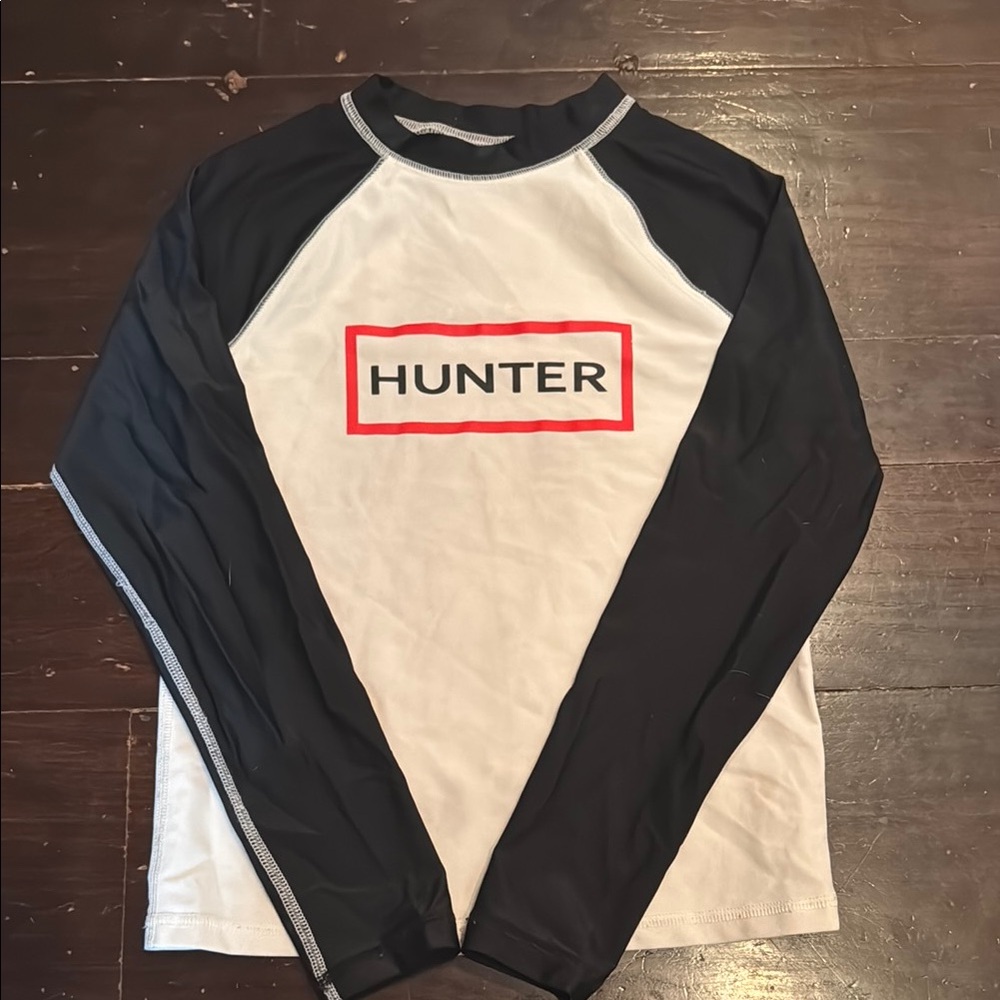 Hunter Black and White Long Sleeve Rashguard Boys size M